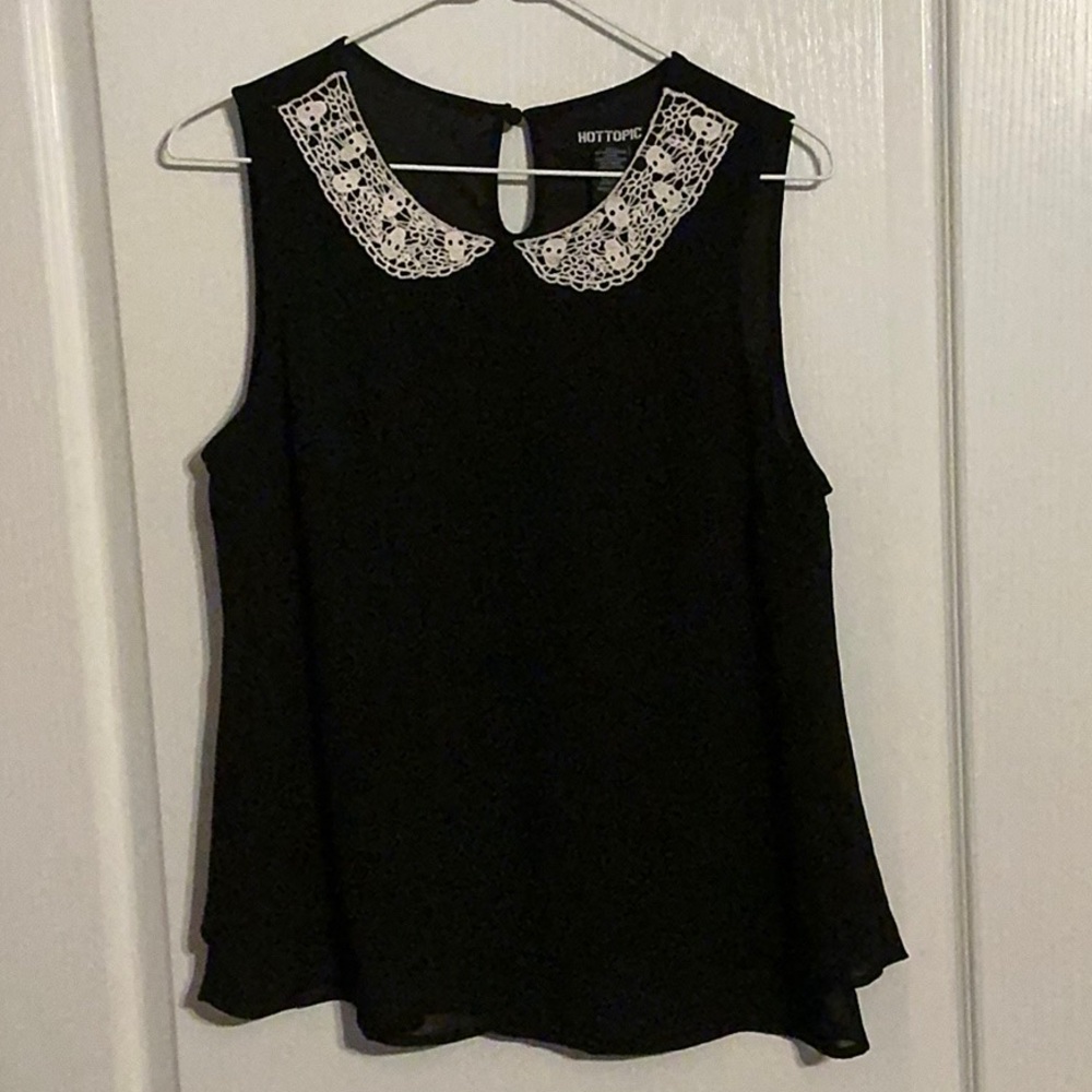 Black Sleeveless Blouse with Skull Lace Collar